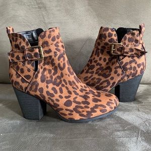Leopard boots